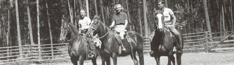 Historic picture of people on horses at Sentinel Pine